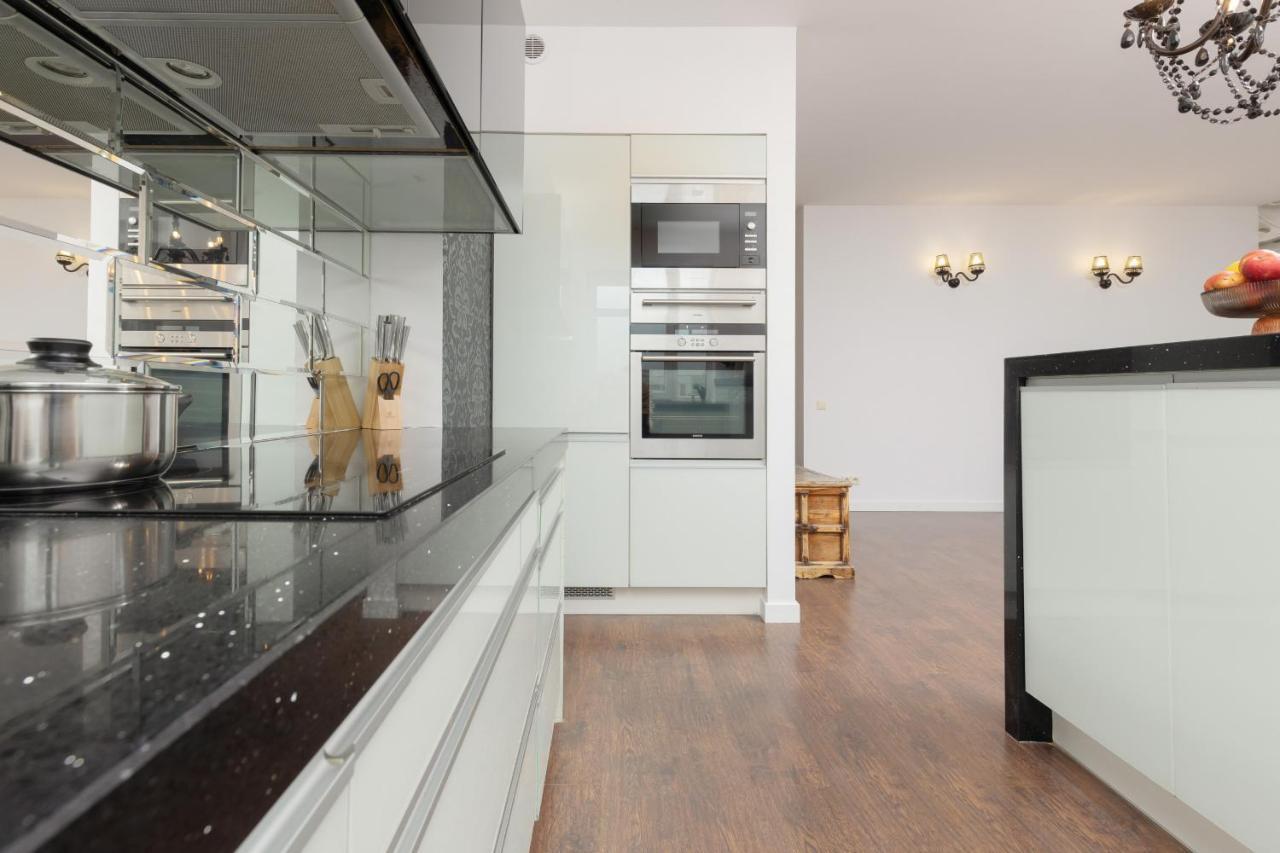 Apartment Blonia Wilanowskie By Renters Warsaw