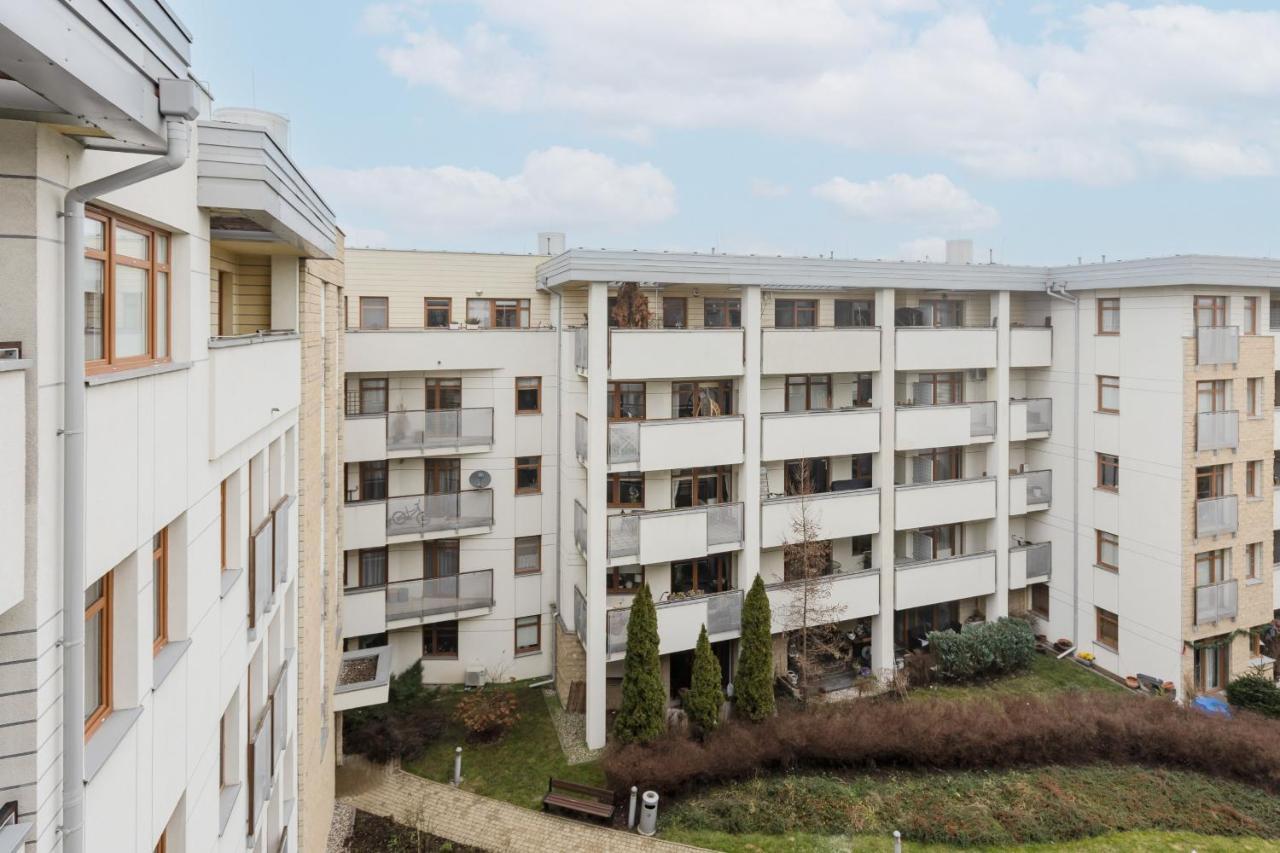 Apartment Blonia Wilanowskie By Renters *