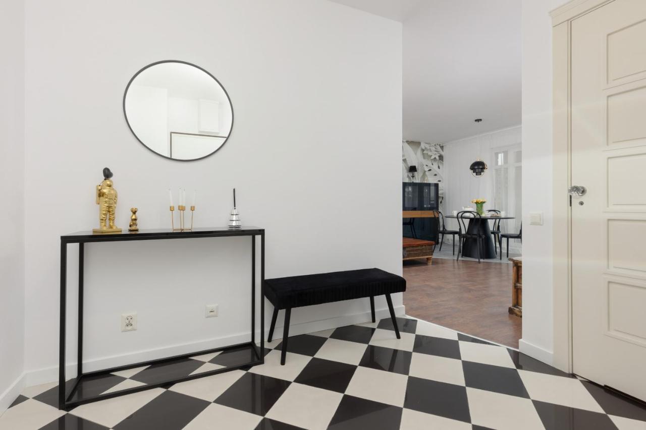 Apartment Blonia Wilanowskie By Renters