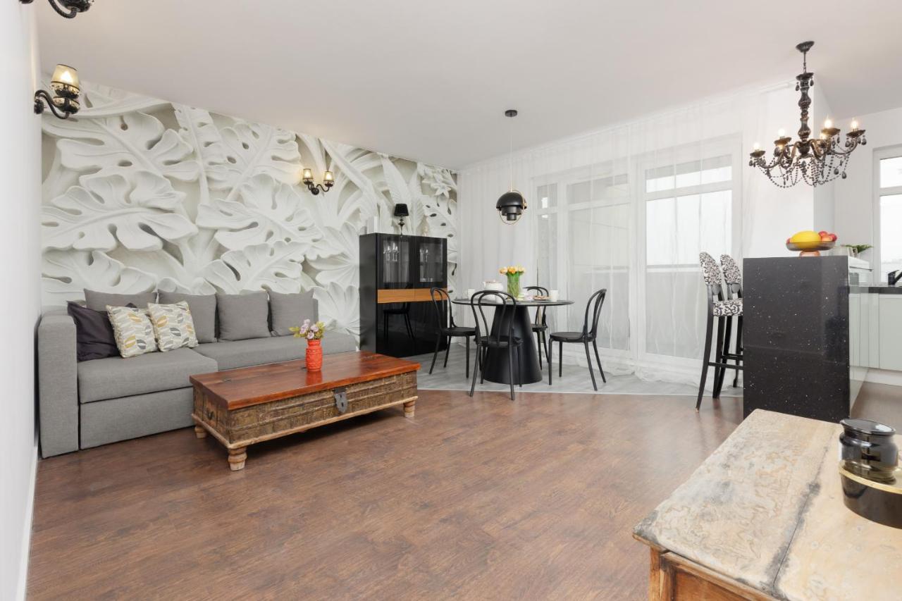 Blonia Wilanowskie By Renters Apartment