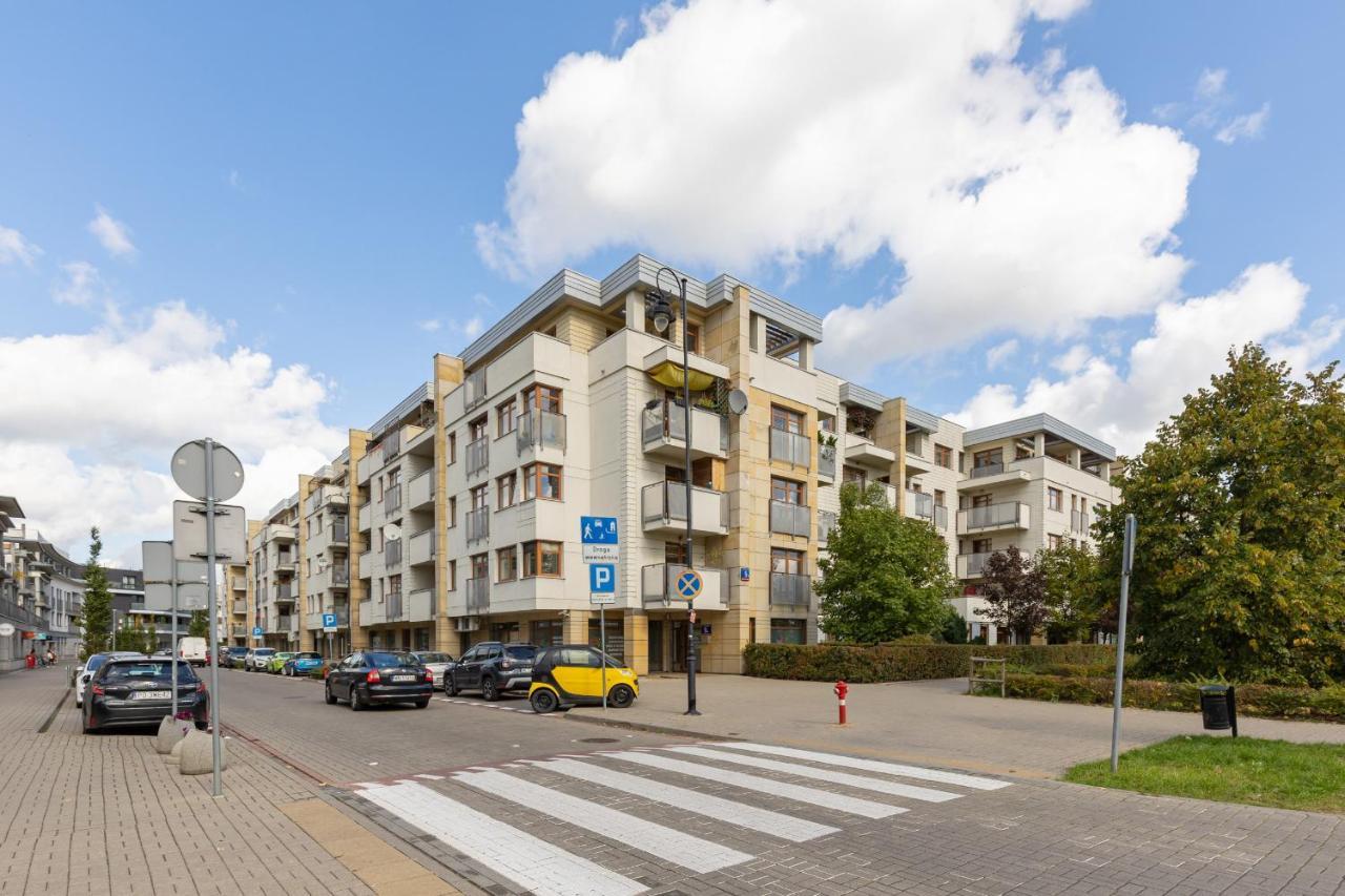 Apartment Blonia Wilanowskie By Renters Warsaw