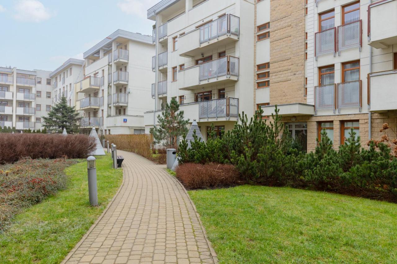 Blonia Wilanowskie By Renters Apartment
